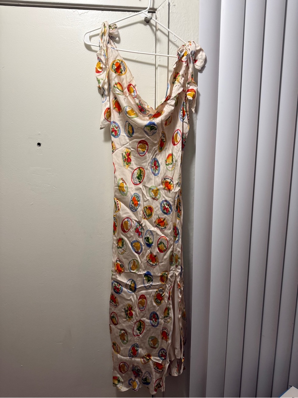 π ASTR The Label Fruit Print Satin Maxi Dress β NWT β Size Large πππ - Picture 6 of 8